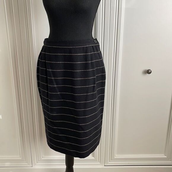 Valentino Wool Skirt Vintage size 8 - Picture 1 of 4
